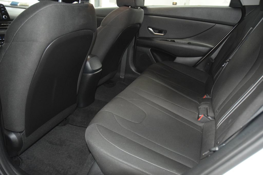 Used 2022 Hyundai Elantra SEL w/ Convenience Package FWD image 32