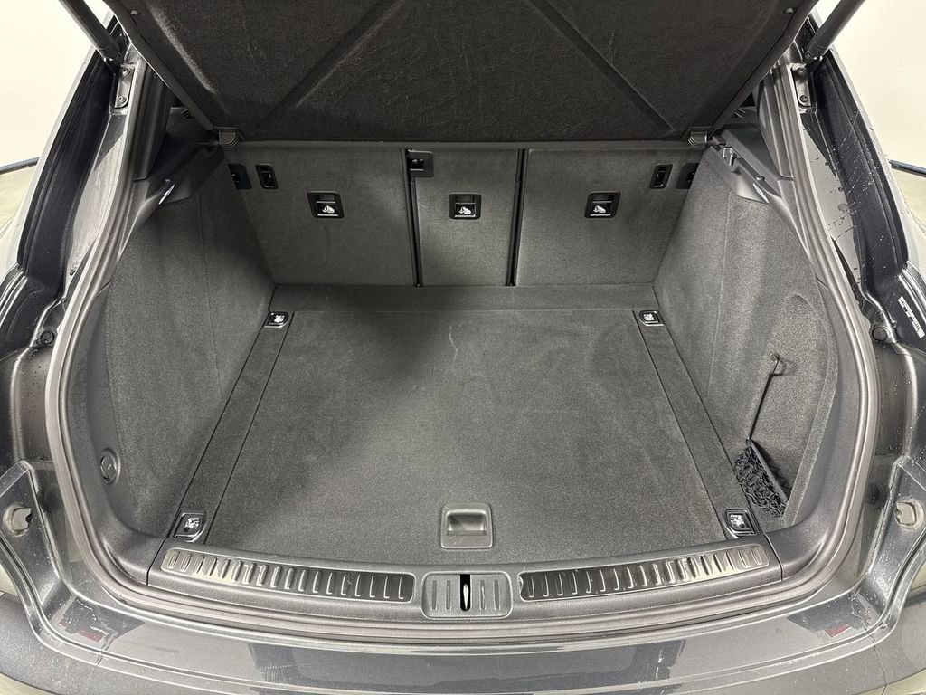 Certified 2025 Porsche Macan image 21