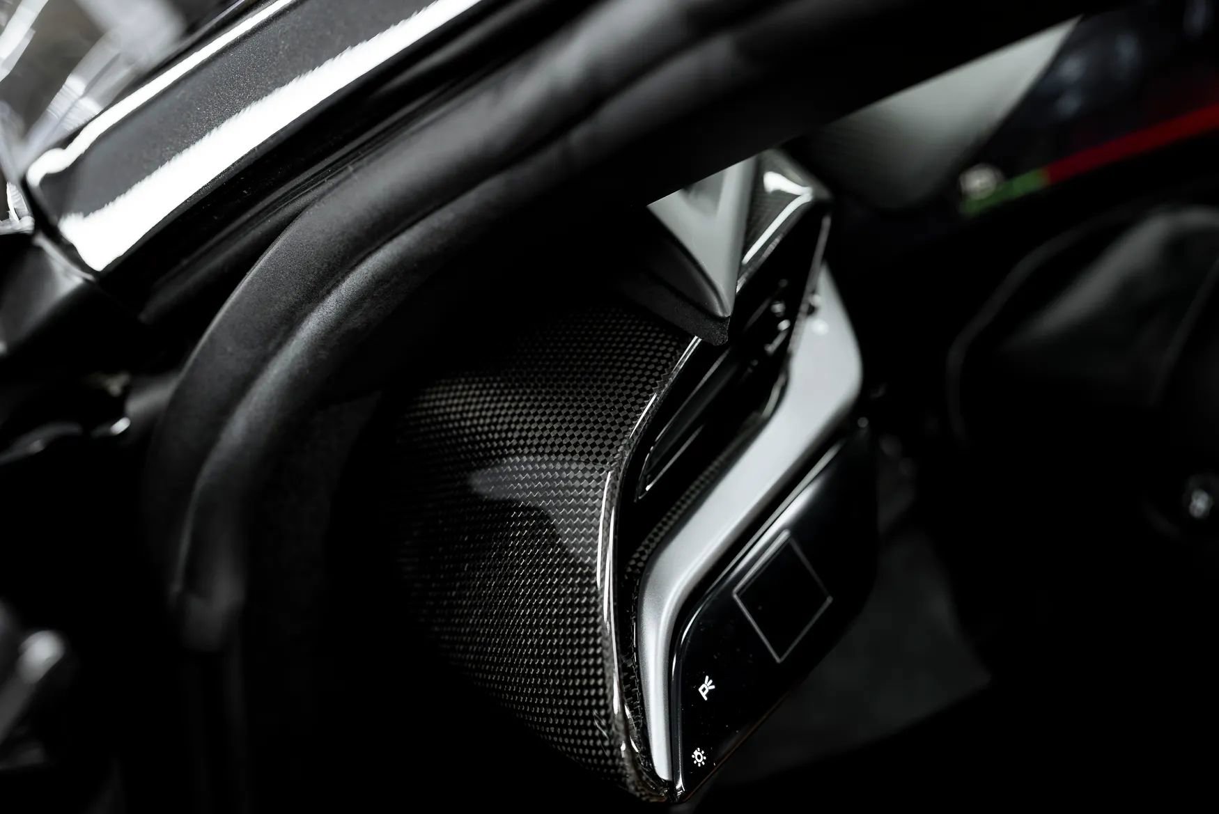 Used 2023 Ferrari SF90 Spider image 33