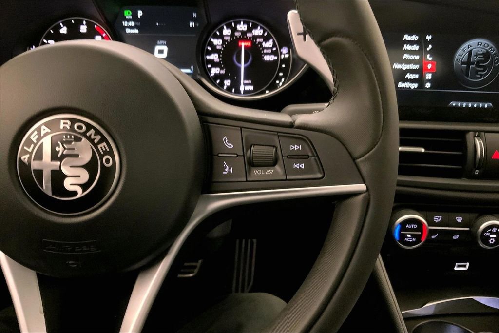 Used 2017 Alfa Romeo Giulia Ti w/ TI 19" Sport Package image 18