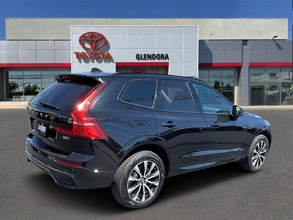 Used 2025 Volvo XC60 B5 Plus AWD/4WD image 3