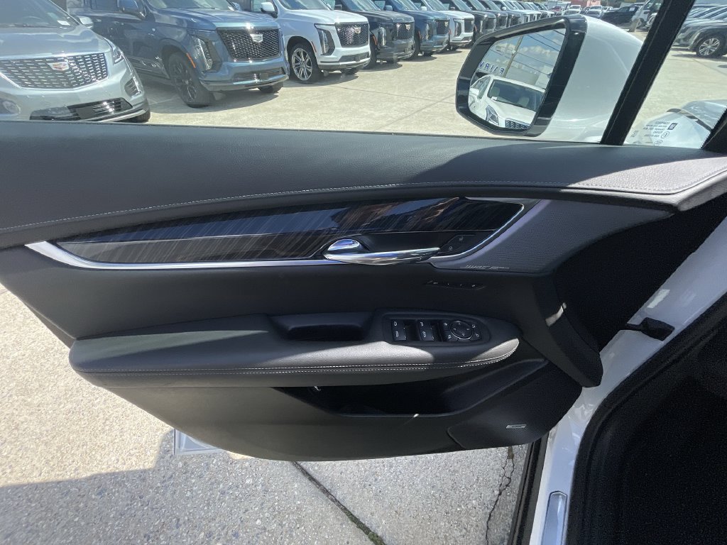 Used 2025 Cadillac XT6 Premium Luxury w/ Technology Package FWD image 22