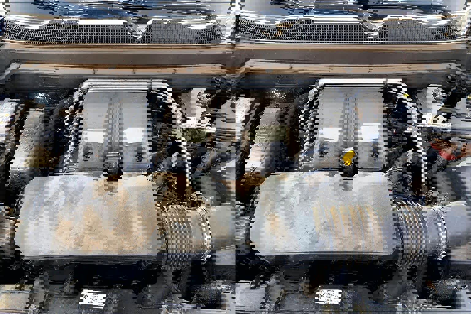 Used 2024 GMC Canyon AT4 w/ Technology Package image 32