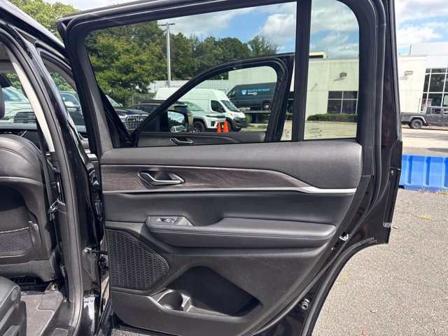 Used 2023 Jeep Grand Cherokee L Limited AWD/4WD image 28
