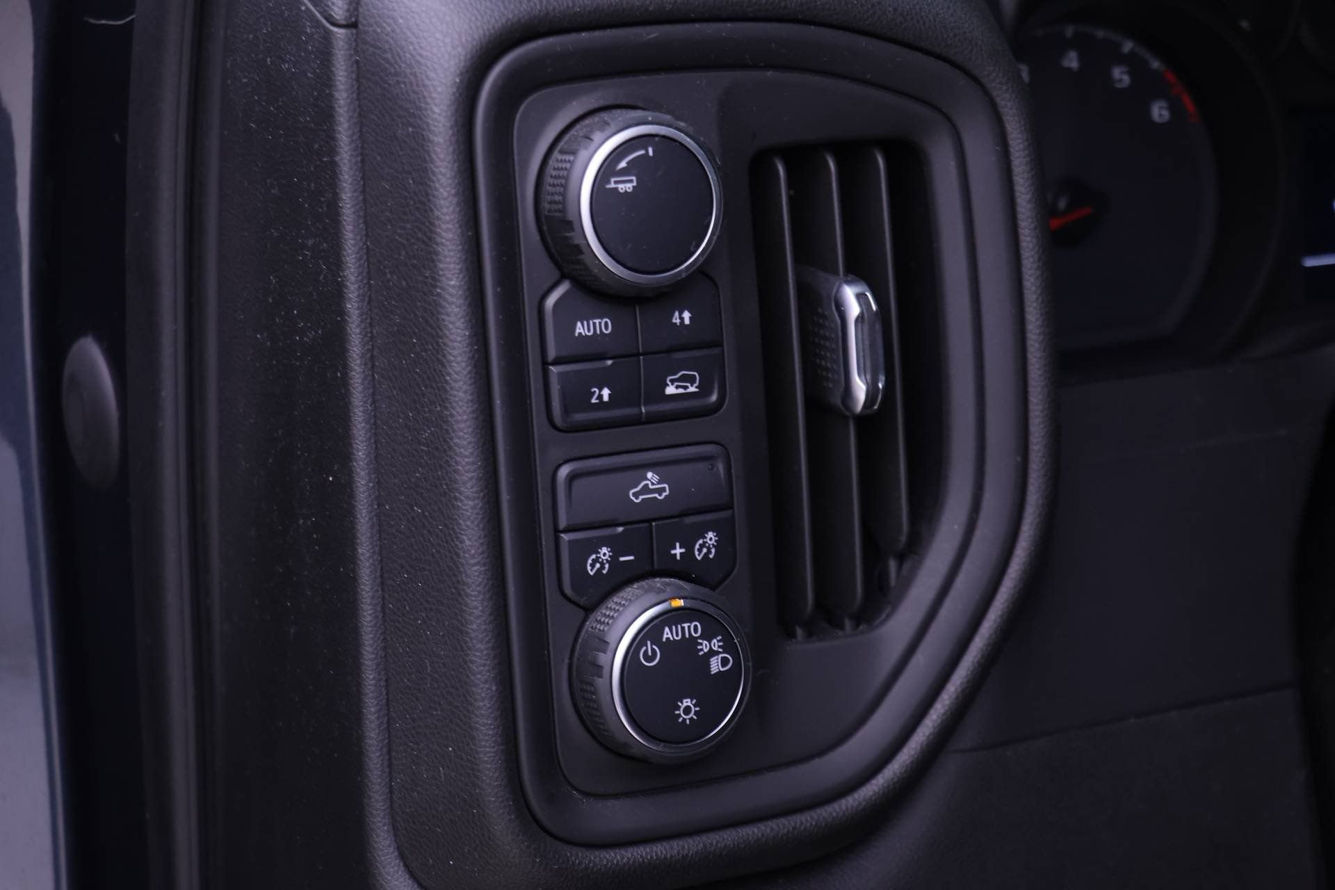 Used 2021 Chevrolet Silverado 1500 Custom w/ LPO, Dark Essentials Package image 13