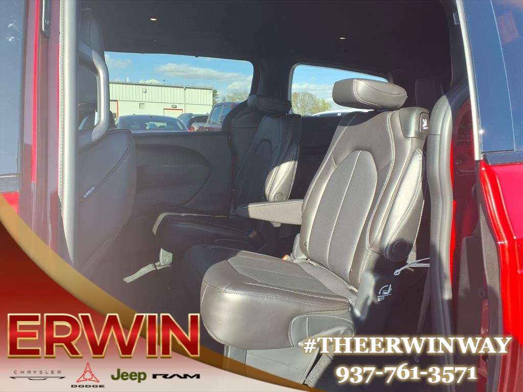 New 2026 Chrysler Pacifica Select image 6