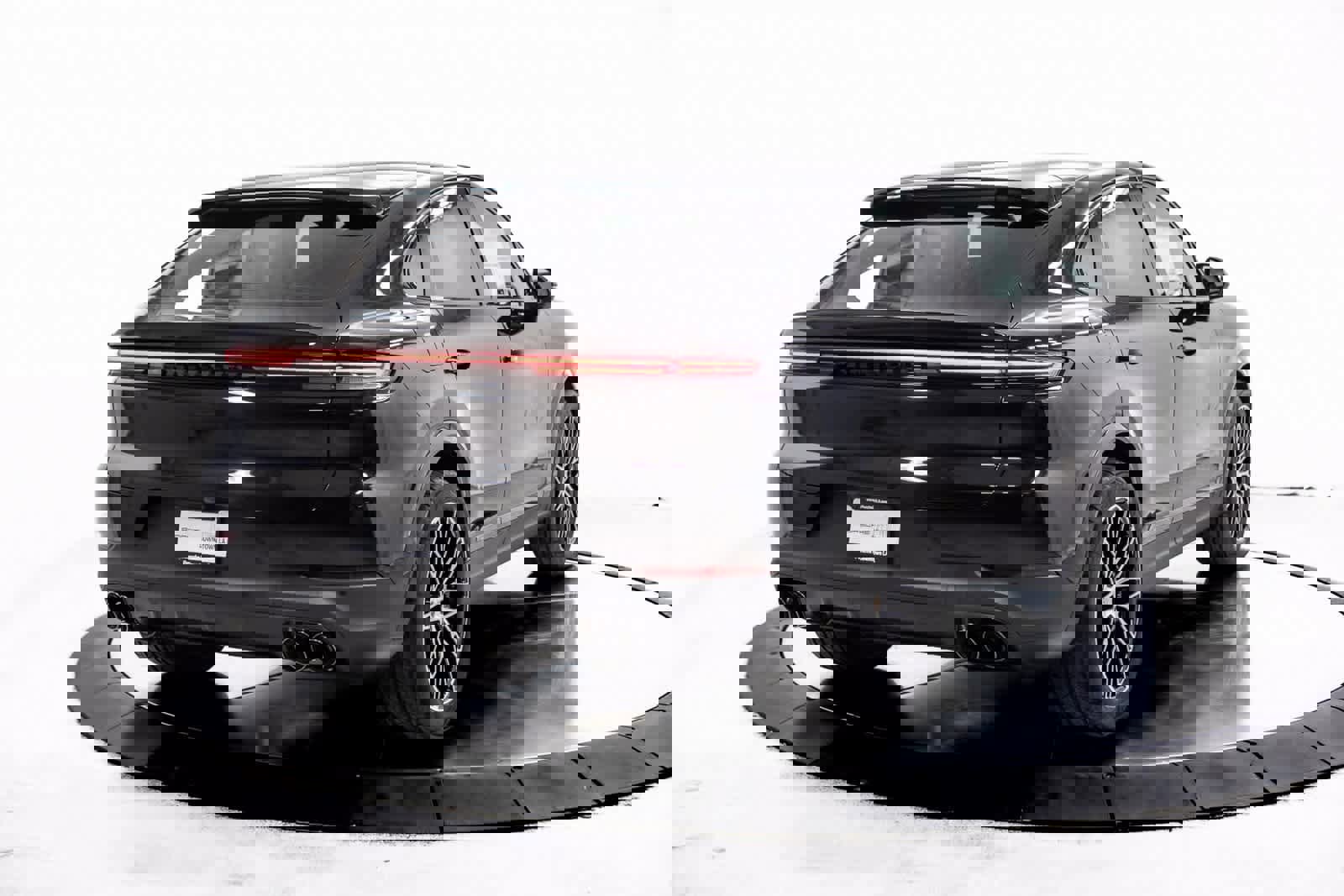 Certified 2025 Porsche Cayenne Coupe image 7