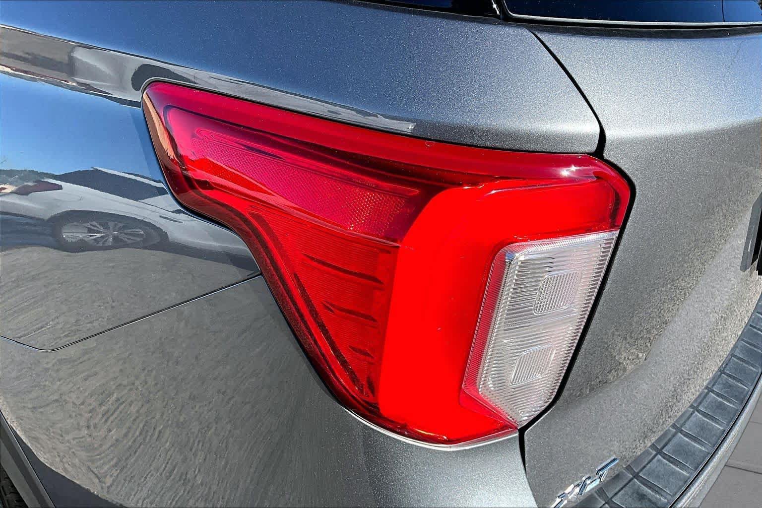 Used 2023 Ford Explorer XLT w/ Equipment Group 202A RWD image 28