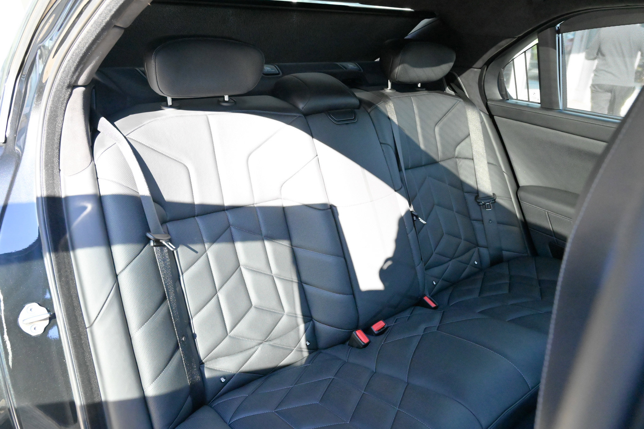 Used 2023 BMW 760i xDrive w/ Executive Package image 51