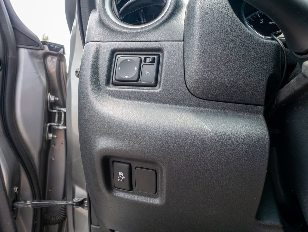 Used 2014 Nissan Versa Note SV w/ Convenience Package FWD image 22
