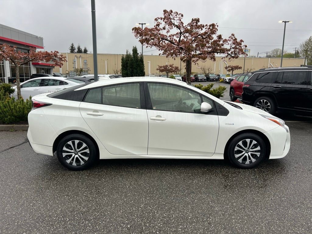 Used 2016 Toyota Prius Two image 6