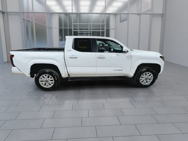 Used 2026 Toyota Tacoma SR5 AWD/4WD image 9
