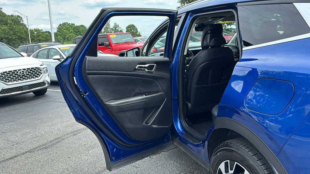Used 2023 Kia Sportage EX image 28