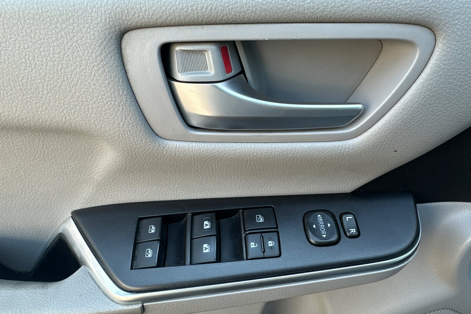 Used 2017 Toyota Camry LE FWD image 10