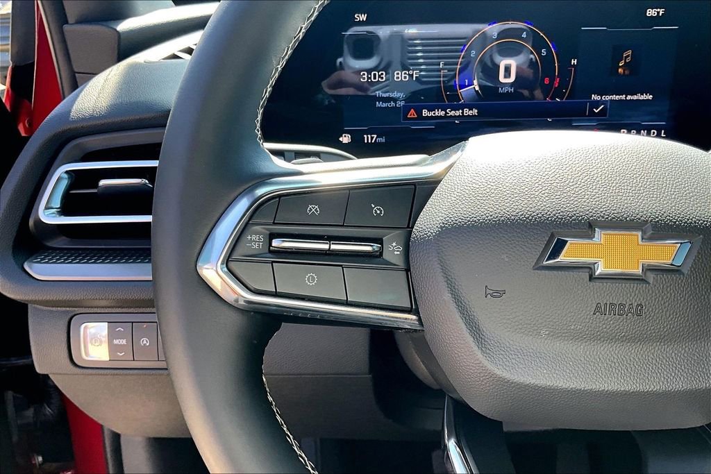 Used 2025 Chevrolet Traverse LT image 15