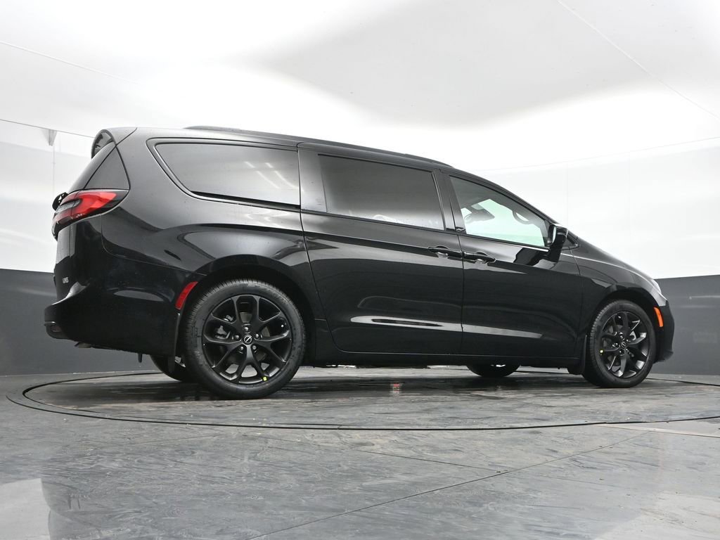 New 2026 Chrysler Pacifica Select image 39
