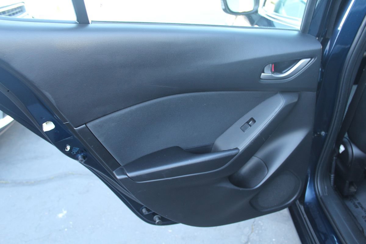 Used 2014 MAZDA MAZDA3 i Touring image 16