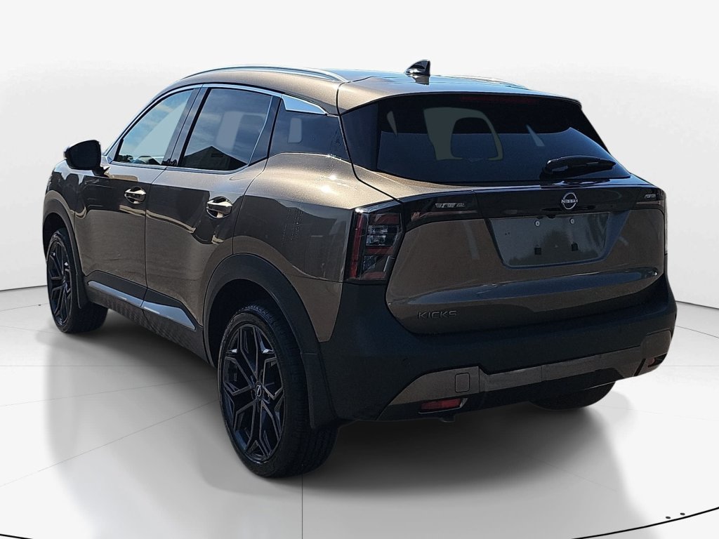 New 2027 Nissan Kicks SR w/ Cold Weather Package FWD image 8