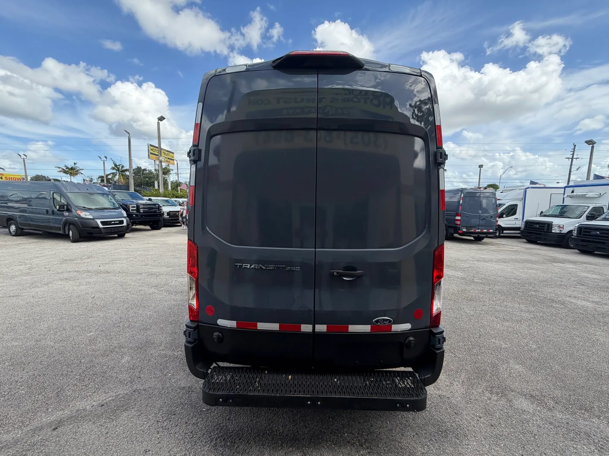 Used 2020 Ford Transit 250 148 High Roof Extended RWD image 4