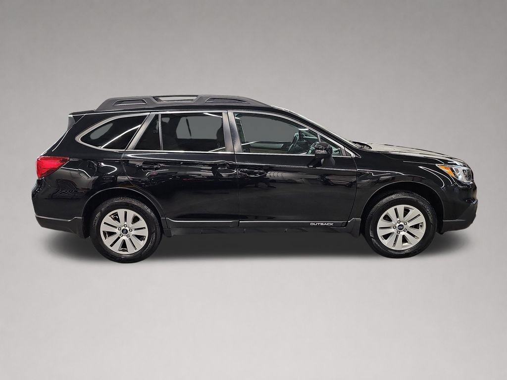 Used 2017 Subaru Outback 2.5i Premium AWD/4WD image 3