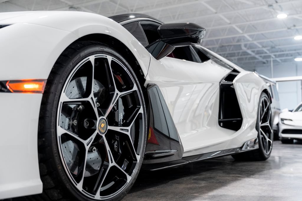 Used 2025 Lamborghini Revuelto AWD/4WD image 20