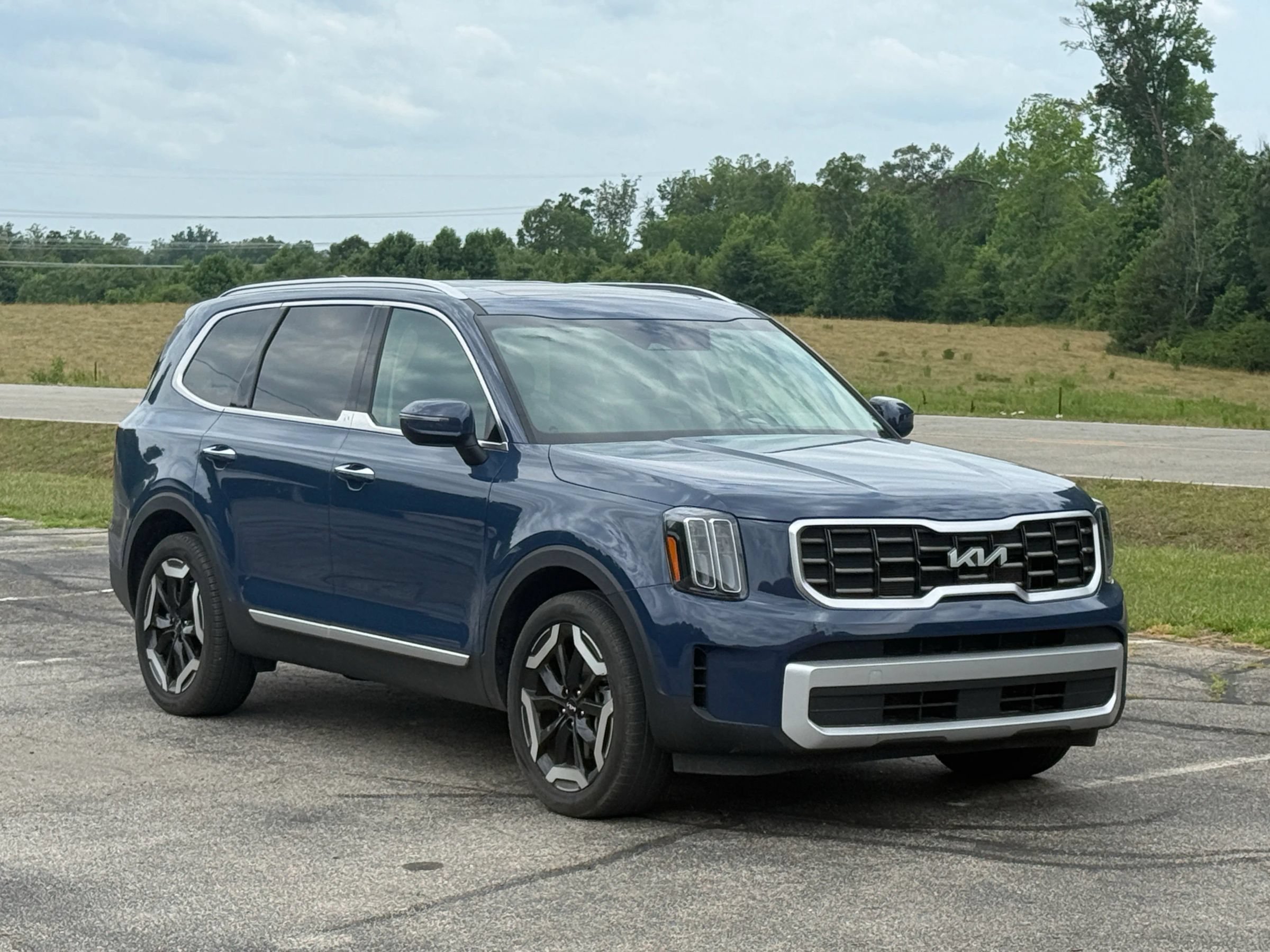Used 2025 Kia Telluride S AWD/4WD image 1