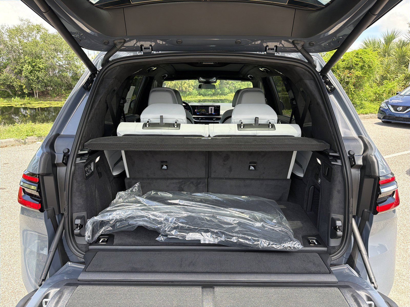New 2027 BMW X7 xDrive40i w/ Executive Package AWD/4WD image 12
