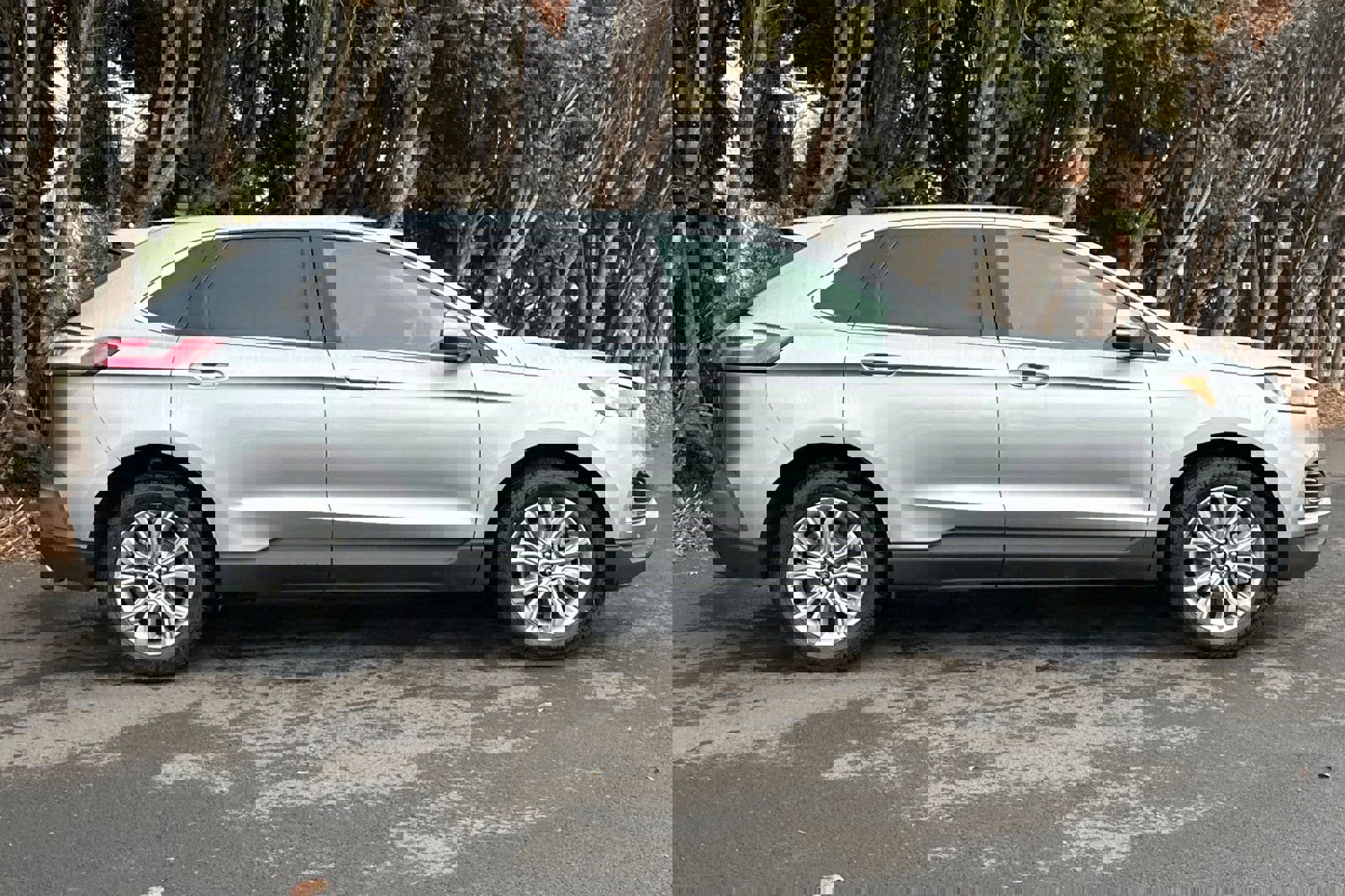 Used 2024 Ford Edge Titanium image 3