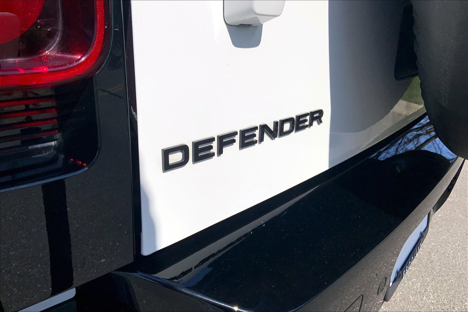 Certified 2024 Land Rover Defender 110 SE AWD/4WD image 9