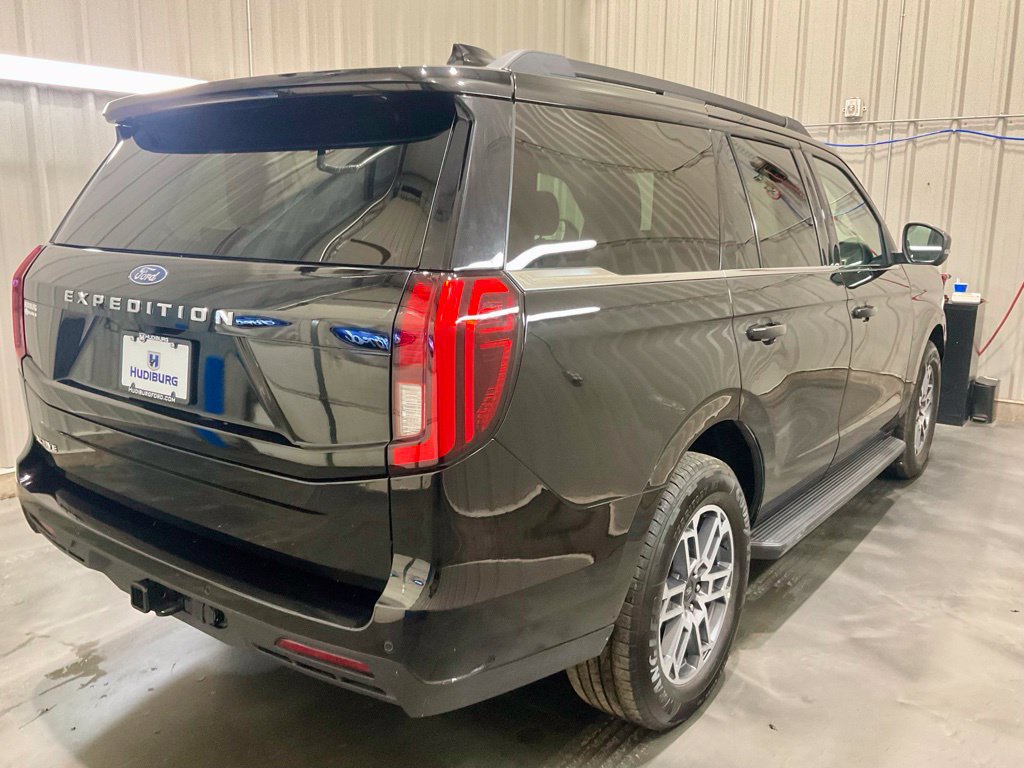 Used 2025 Ford Expedition Active RWD image 24