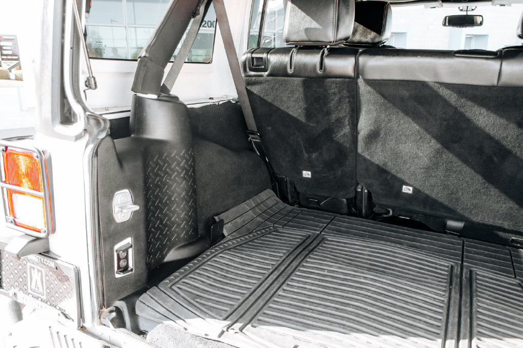 Used 2015 Jeep Wrangler Unlimited Sport AWD/4WD image 23