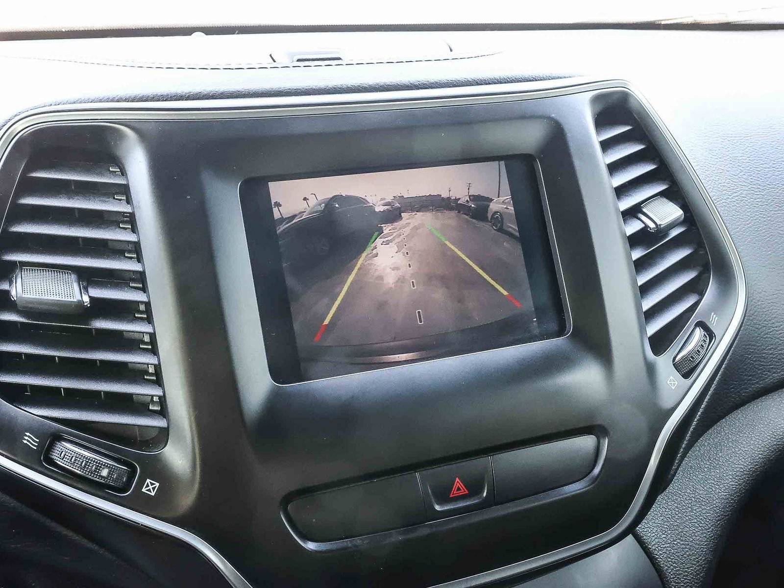 Used 2019 Jeep Cherokee Latitude w/ Popular Appearance Group image 26