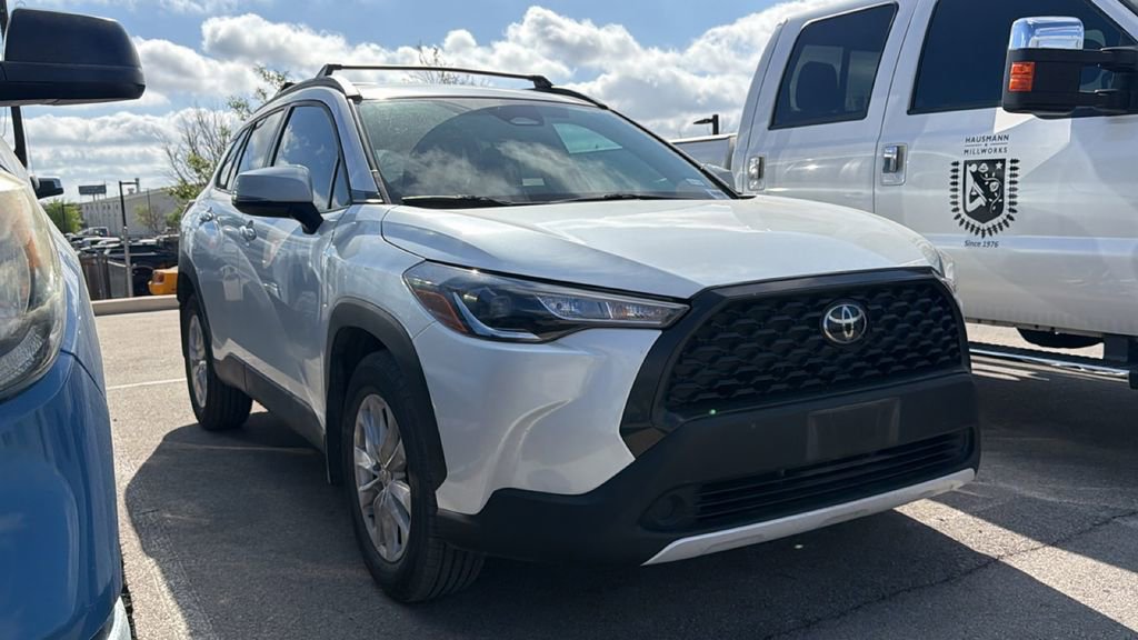 Used 2024 Toyota Corolla Cross LE image 3