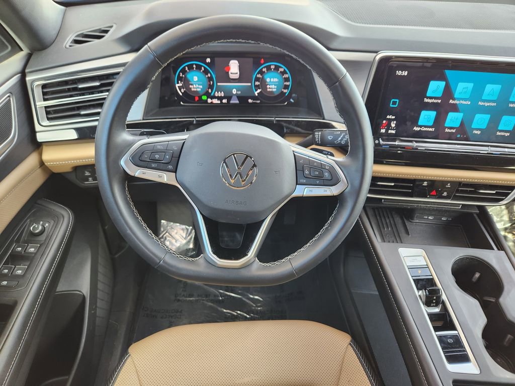 Used 2025 Volkswagen Atlas Cross Sport SE image 2