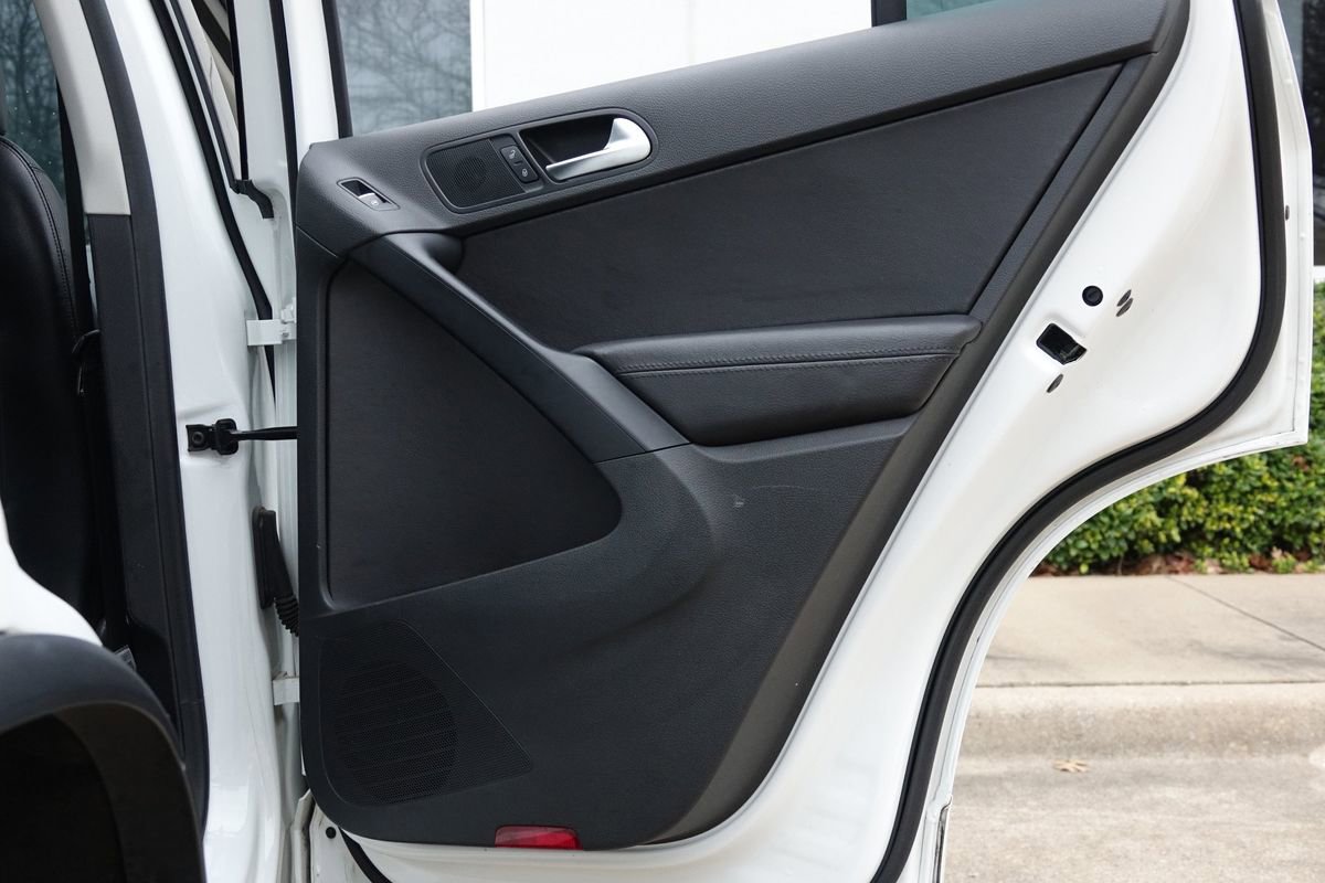 Used 2017 Volkswagen Tiguan Sport image 39