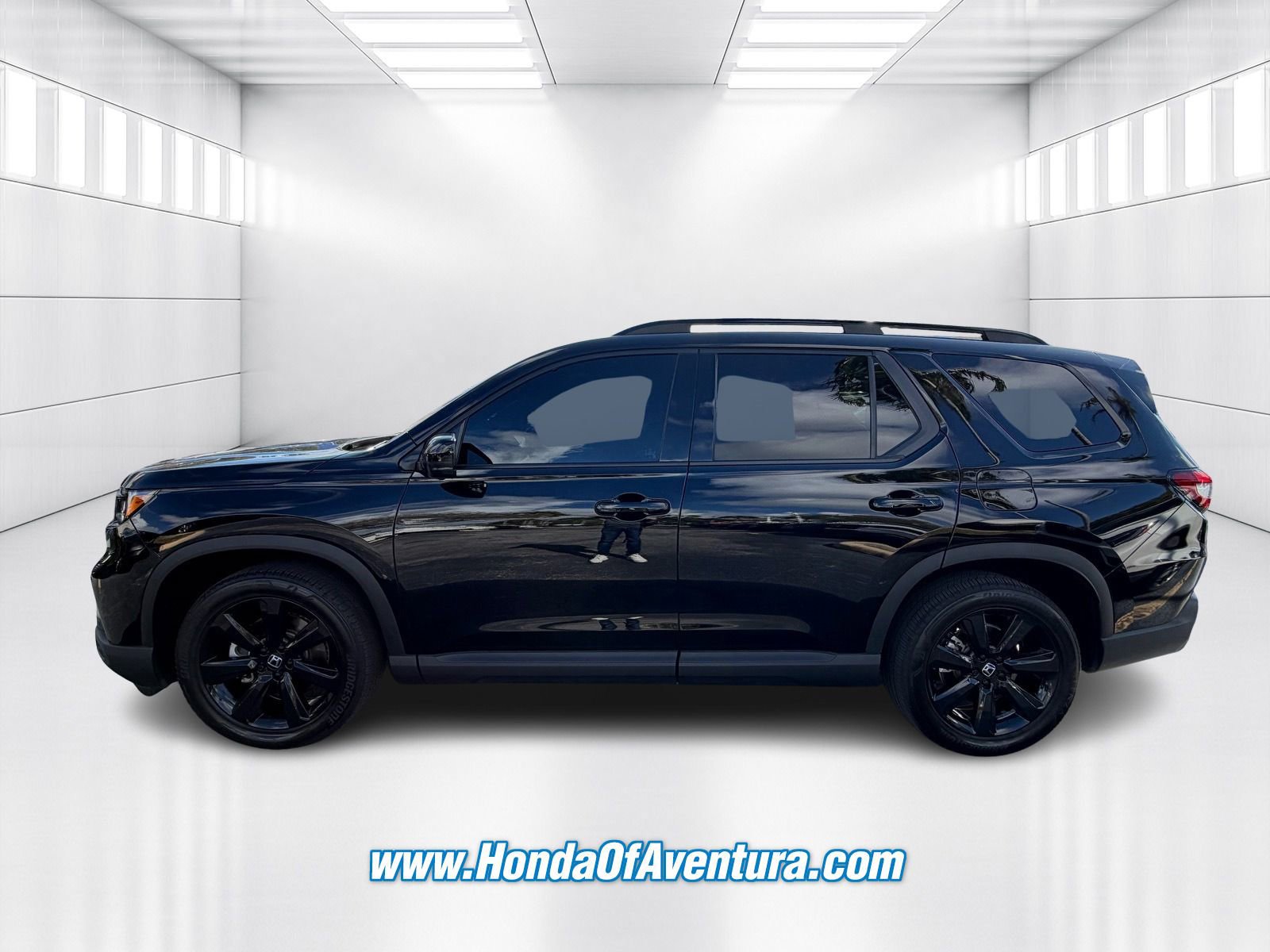 Certified 2025 Honda Pilot Black Edition image 4