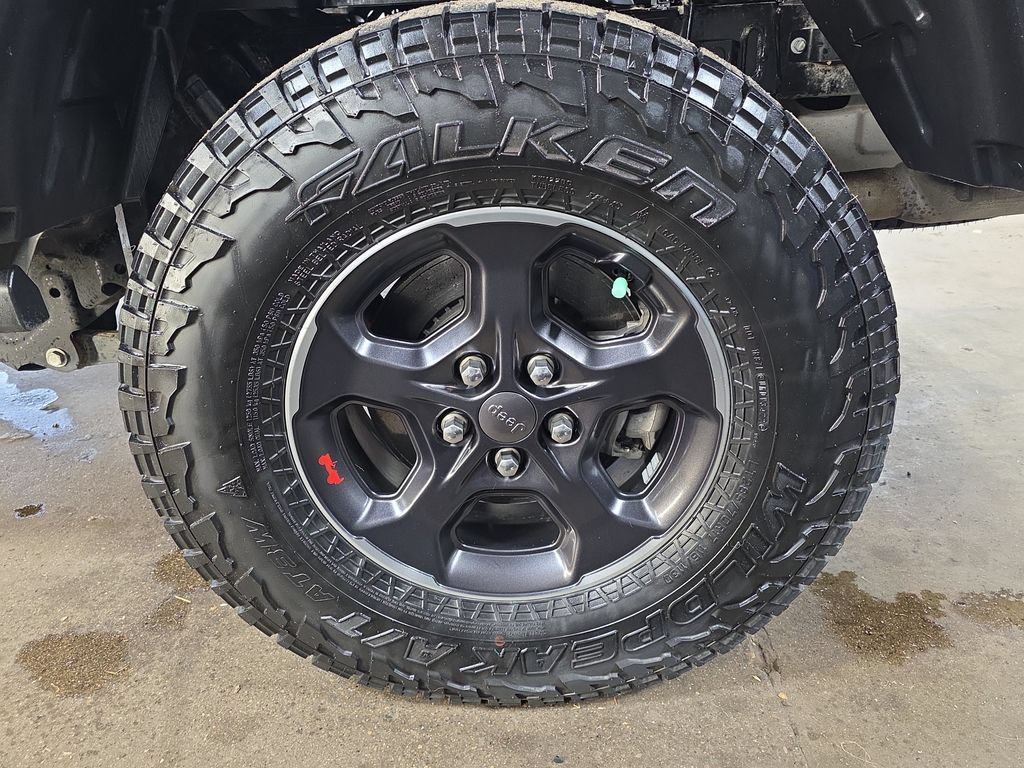 Used 2023 Jeep Gladiator Rubicon w/ Trailer Tow Package AWD/4WD image 32