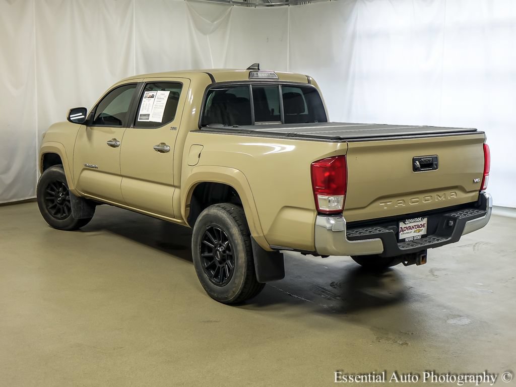 Used 2017 Toyota Tacoma SR5 w/ Tow Package RWD image 8