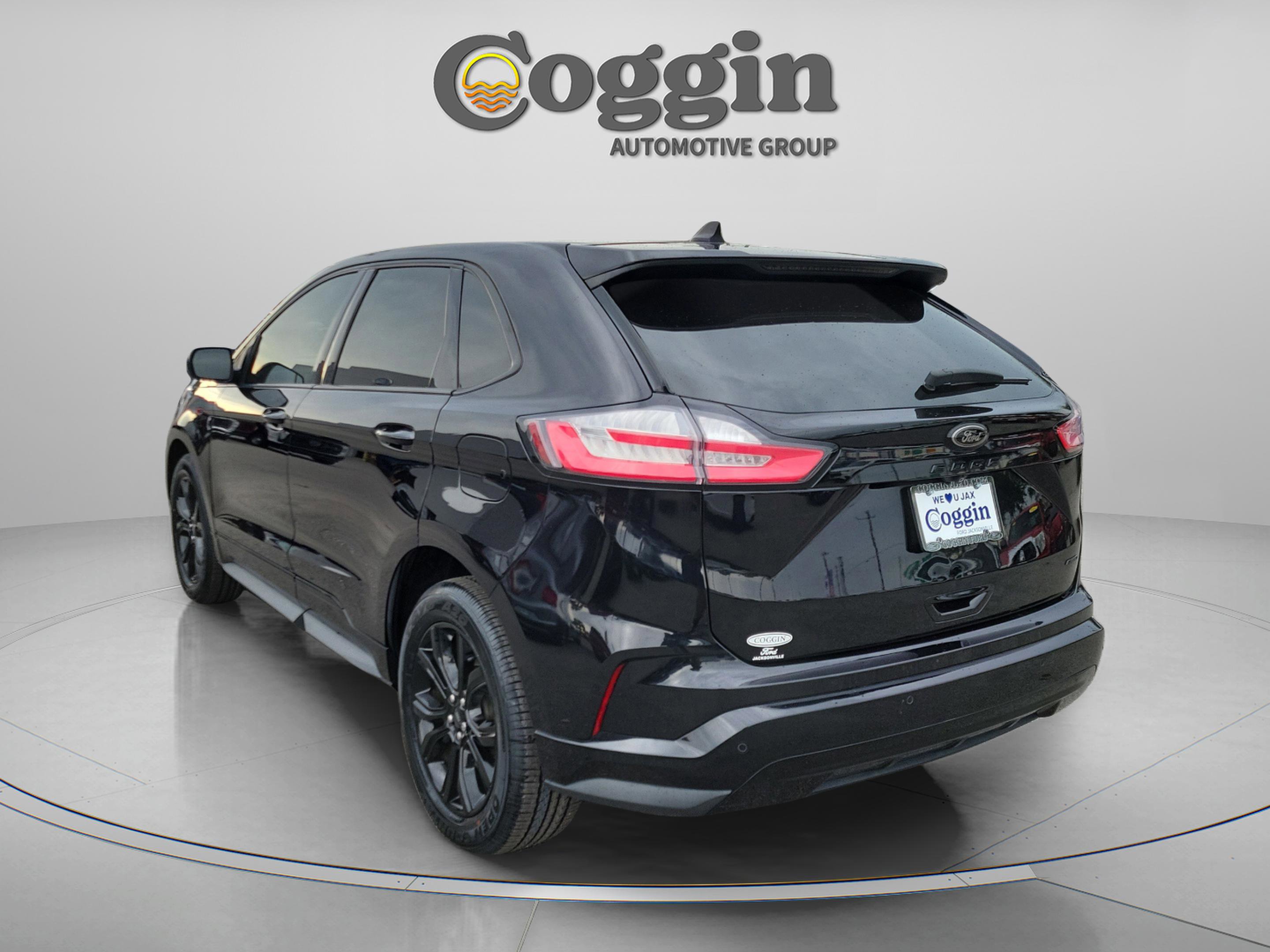 Used 2022 Ford Edge SE w/ Black Appearance Package image 2
