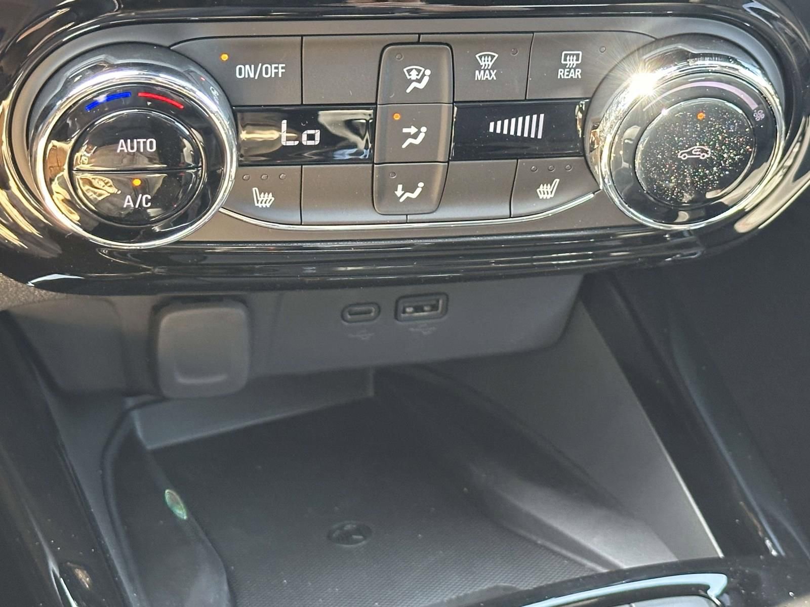 New 2026 Chevrolet Trax RS w/ Sunroof Package FWD image 12