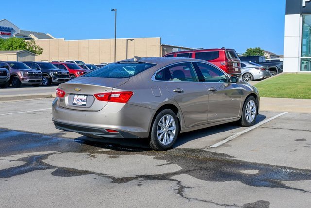 Used 2025 Chevrolet Malibu LT image 3