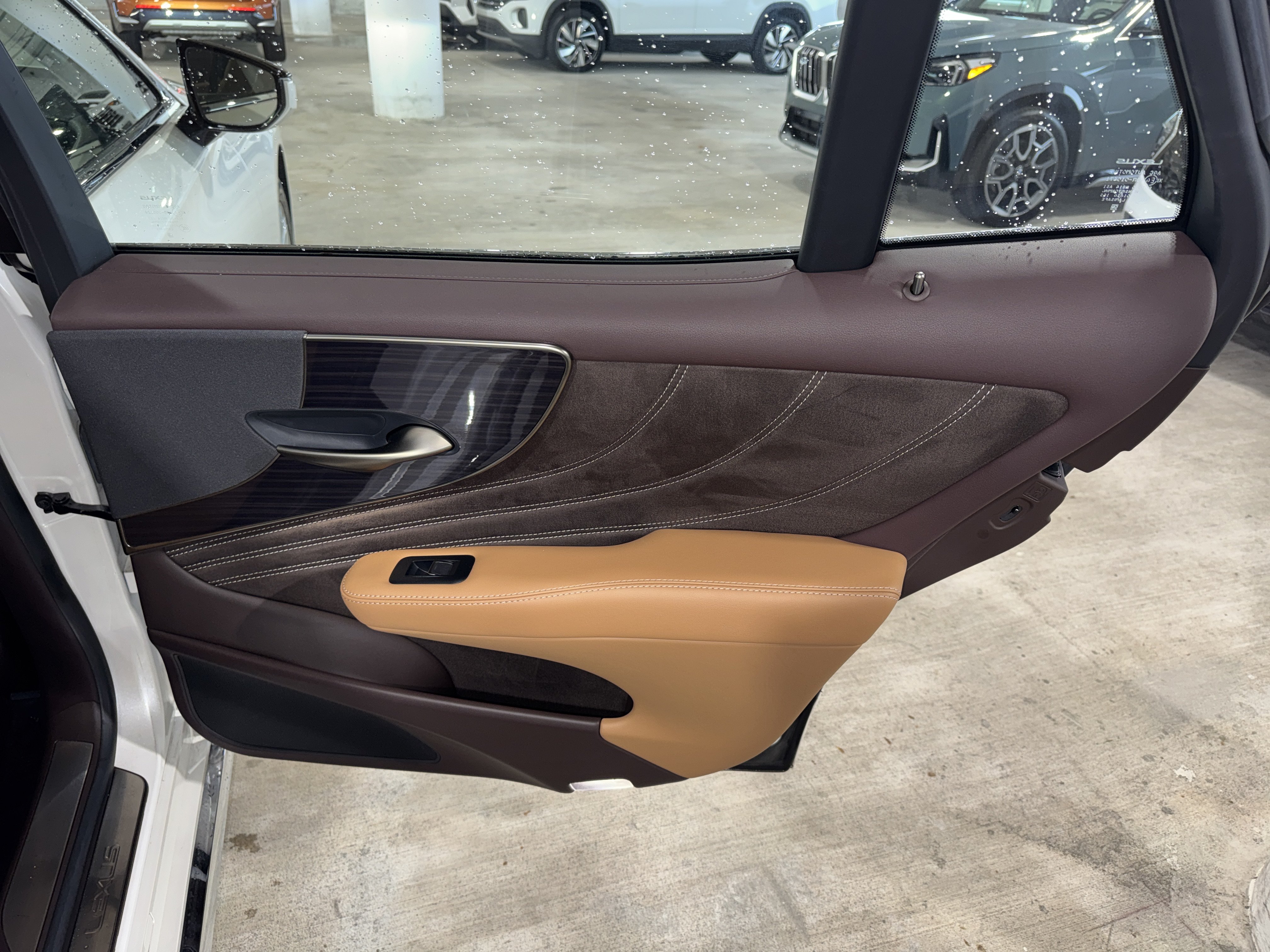 Used 2019 Lexus LS 500 w/ Accessory Package (Z2) RWD image 11