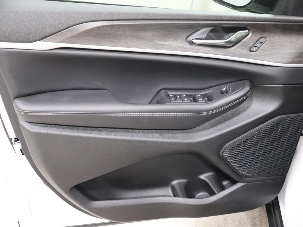 New 2027 Jeep Grand Cherokee Limited AWD/4WD image 9