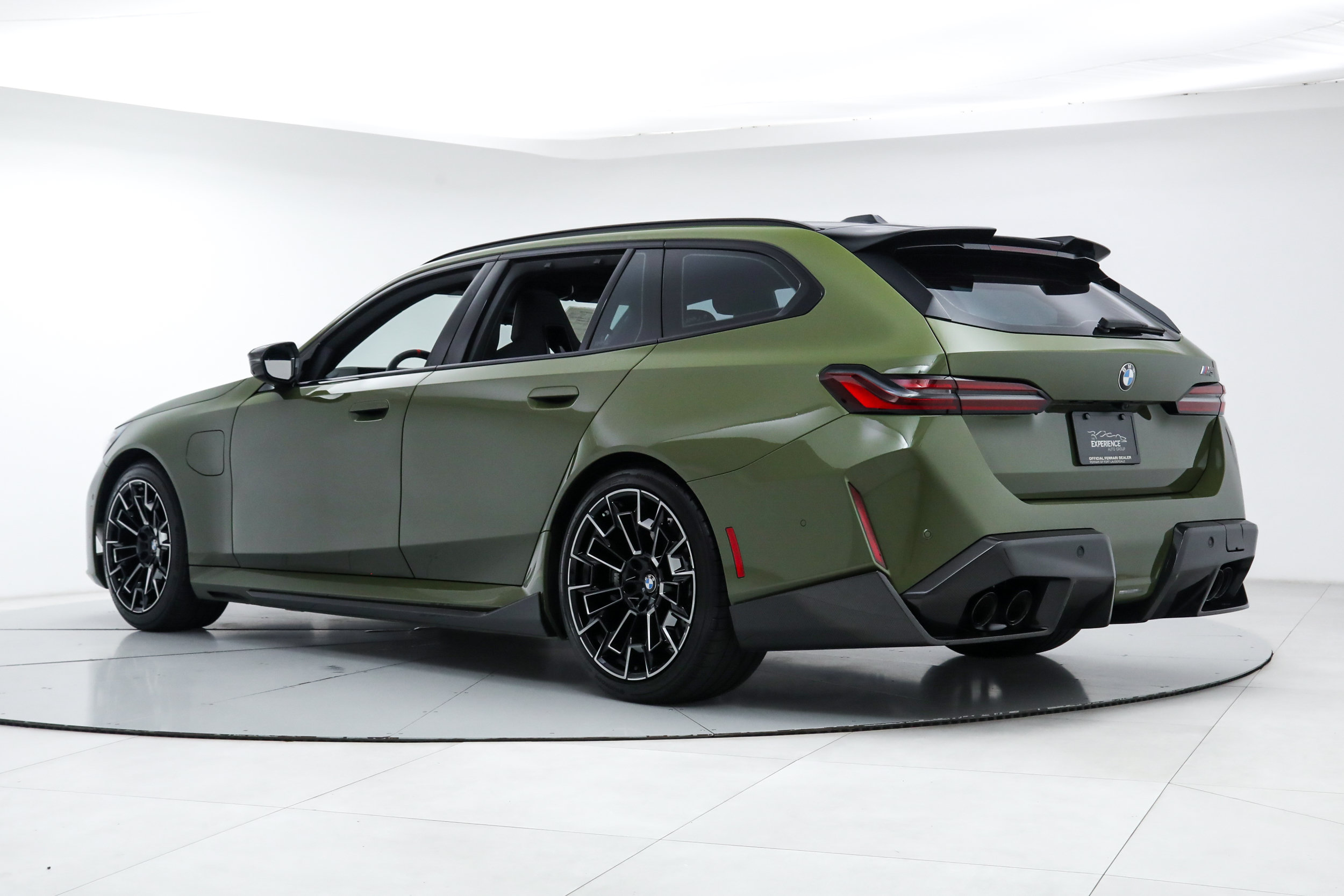 Used 2026 BMW M5 Touring w/ M Driver's Package AWD/4WD image 3