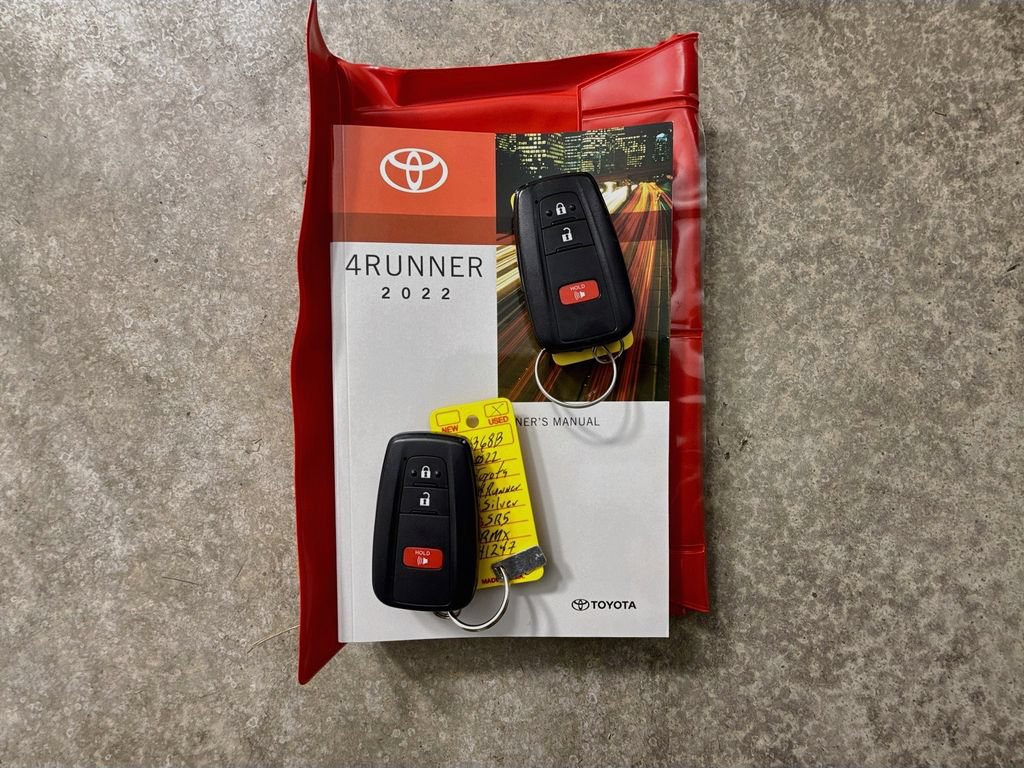 Certified 2022 Toyota 4Runner SR5 AWD/4WD image 34