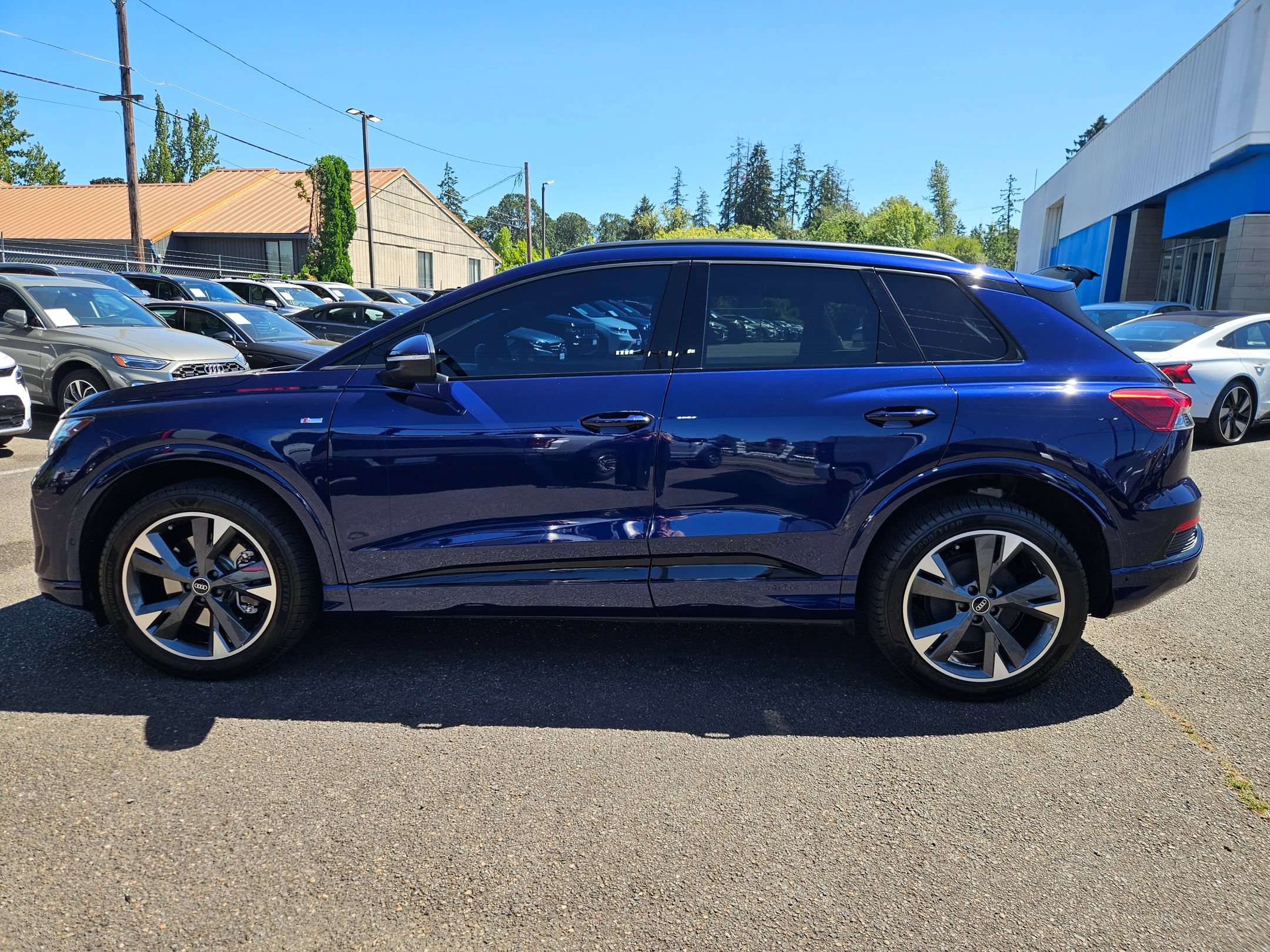 Used 2023 Audi Q4 e-tron Premium Plus w/ Premium Plus AWD/4WD image 2