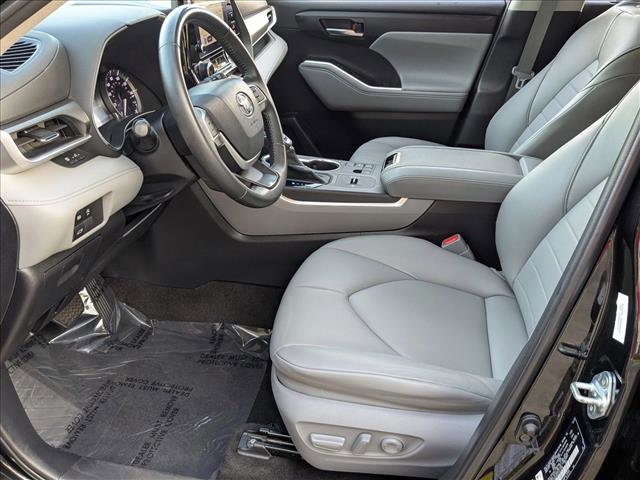 Used 2023 Toyota Highlander XLE image 16