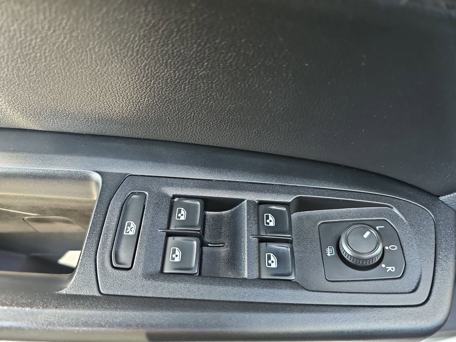 Used 2020 Volkswagen Atlas SEL FWD image 29