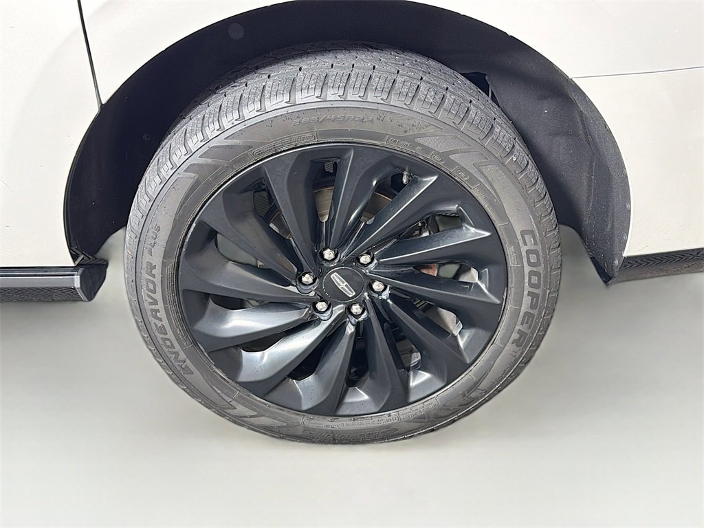 Used 2020 Lincoln Navigator L Reserve w/ Equipment Group 208A Reserve image 36