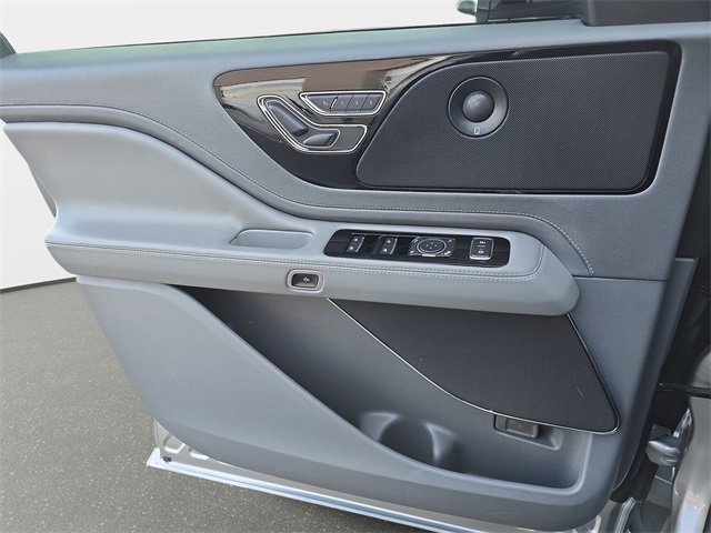 Used 2021 Lincoln Aviator Reserve w/ Equipment Group 201A image 31